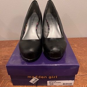 Madden Girl Black Pari, Size 10